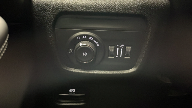 Used 2024 Jeep Grand Cherokee L Limited AWD/4WD image 34