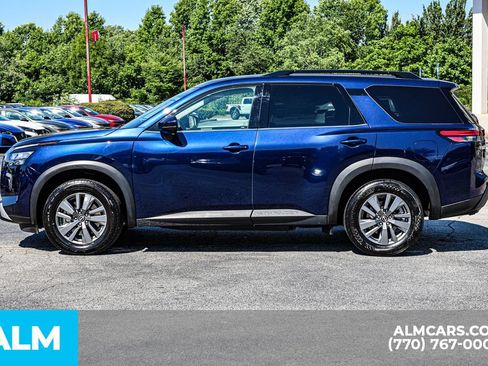 Used 2025 Nissan Pathfinder SV FWD image 9