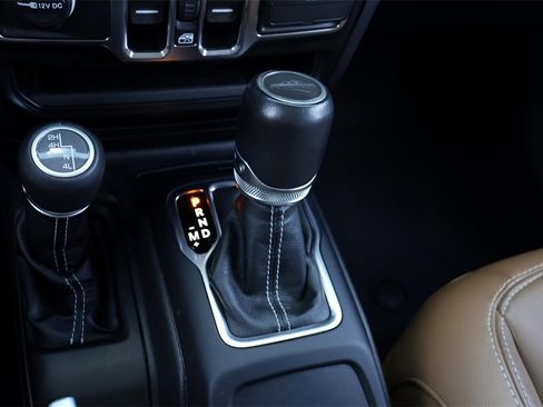 Used 2022 Jeep Gladiator Overland w/ Popular Equipment Package image 23