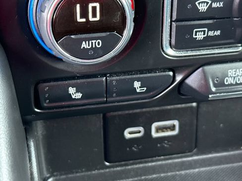 Used 2024 Chevrolet Tahoe LT RWD image 33