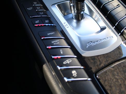 Used 2013 Porsche Panamera S image 23