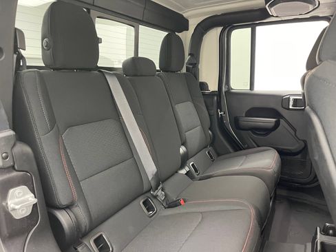 Used 2021 Jeep Gladiator Rubicon AWD/4WD image 35