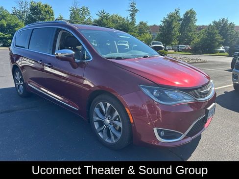 Used 2017 Chrysler Pacifica Limited FWD image 2