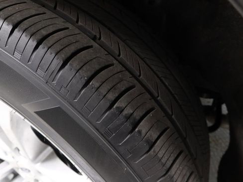 Certified 2022 Ford Explorer XLT w/ Equipment Group 202A image 21