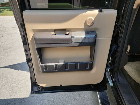 Used 2014 Ford F250 Lariat w/ Lariat Interior Package image 31