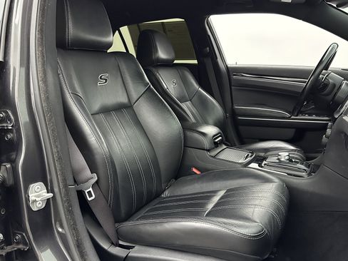 Used 2020 Chrysler 300 S image 35