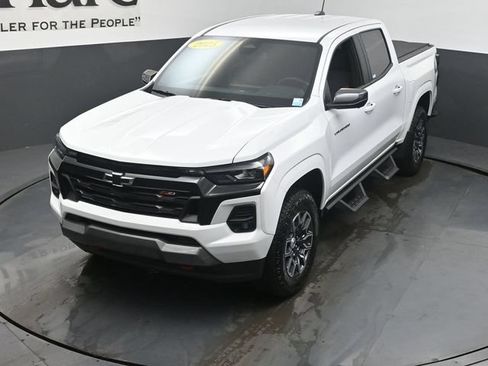 Used 2025 Chevrolet Colorado Z71 w/ Technology Package AWD/4WD image 44