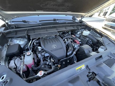 Used 2023 Toyota Highlander XLE image 31