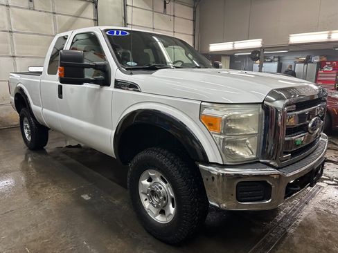 Used 2011 Ford F250 XLT w/ Snow Plow Prep Pkg image 9