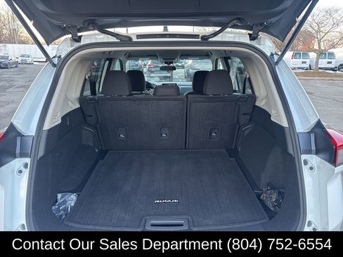 Used 2025 Nissan Rogue S image 12