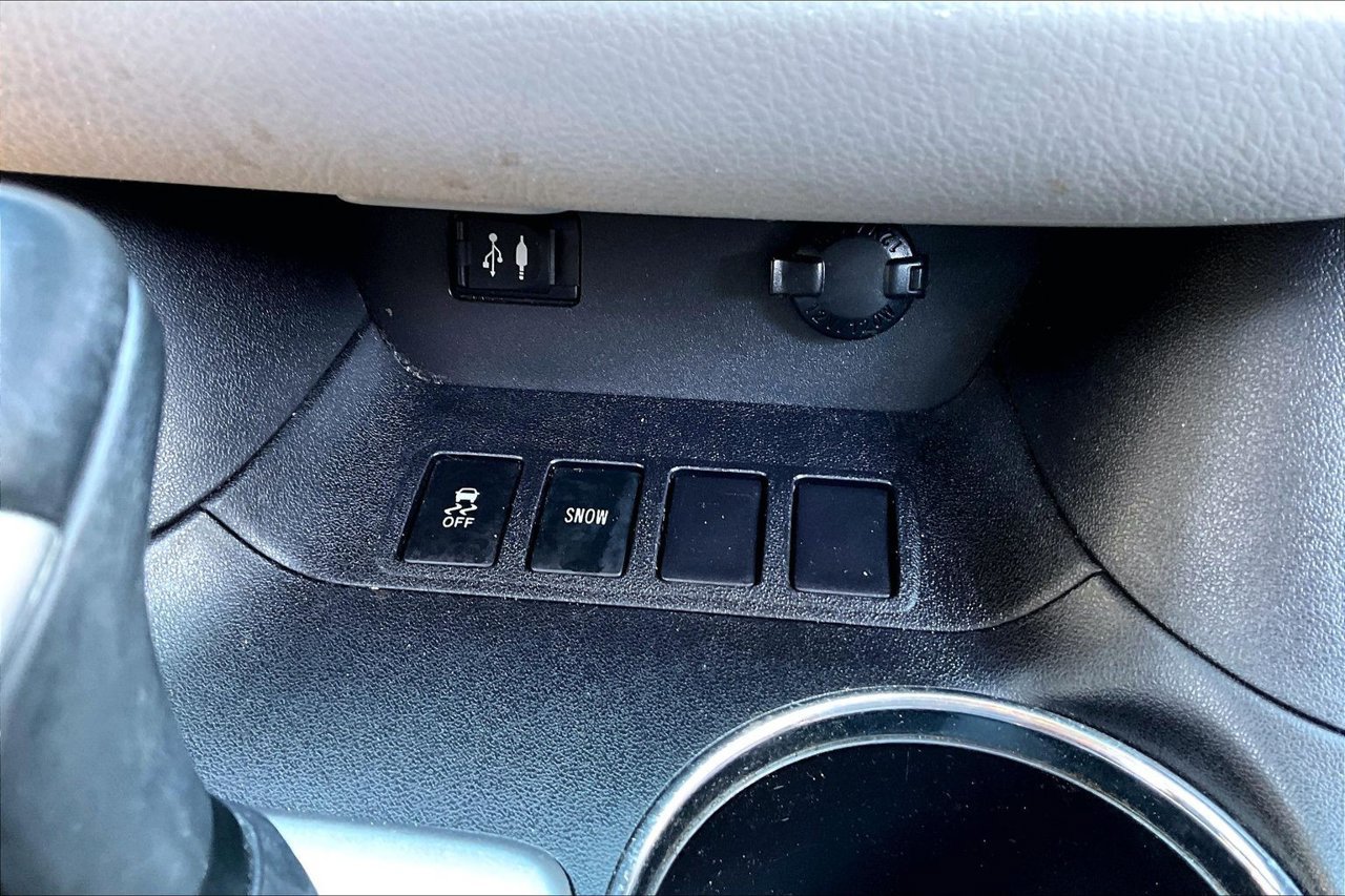 Used 2016 Toyota Highlander XLE FWD image 26