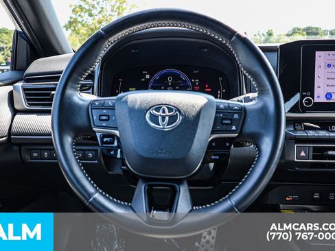 Used 2025 Toyota Camry SE image 30