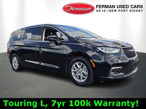 Certified 2024 Chrysler Pacifica Touring-L image 1