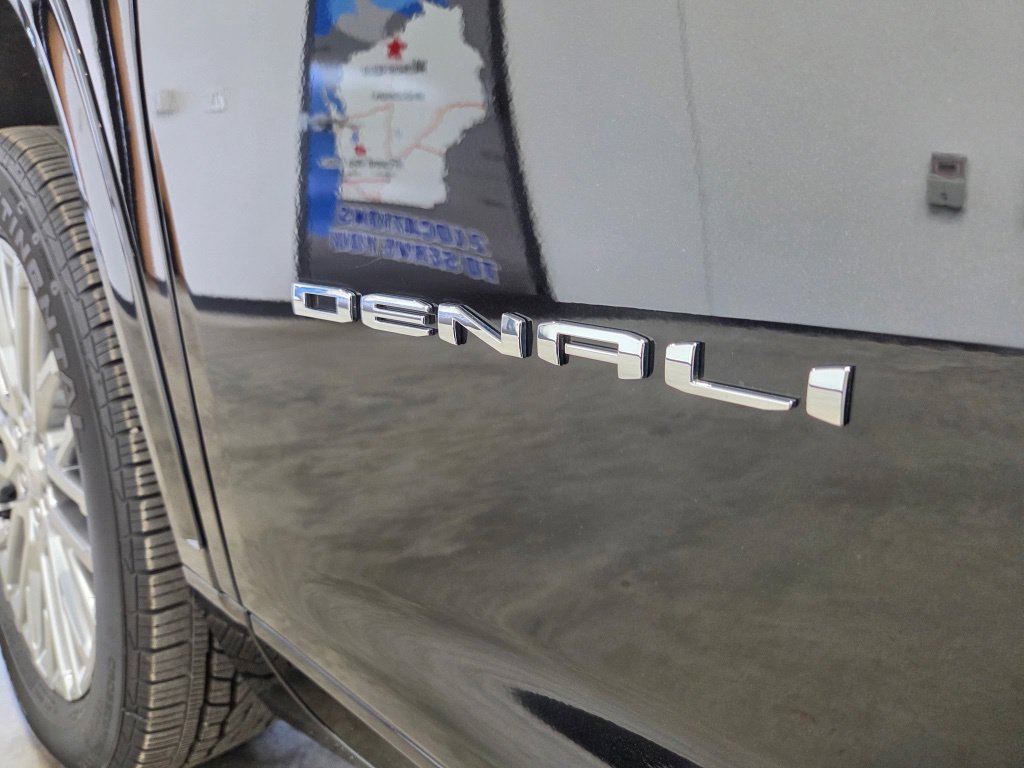 Used 2026 GMC Acadia Denali w/ LPO, Floor Liner Package AWD/4WD image 16