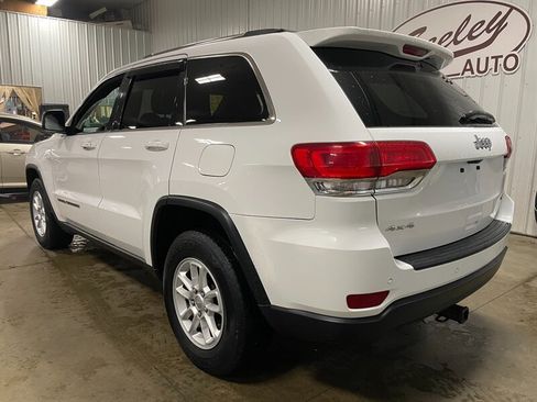 Used 2019 Jeep Grand Cherokee Laredo w/ Security & Convenience Group AWD/4WD image 3