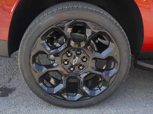 New 2025 Chevrolet Suburban Premier image 11