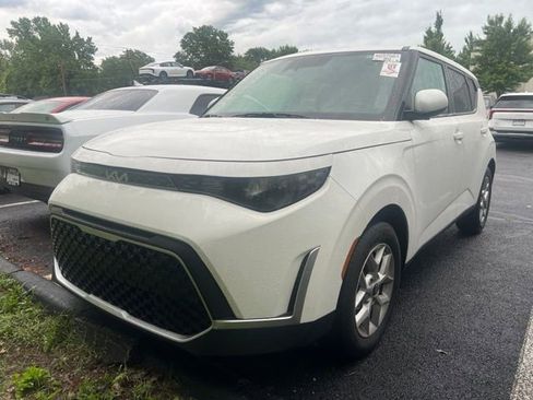 Certified 2025 Kia Soul LX w/ LX Technology Package FWD image 1