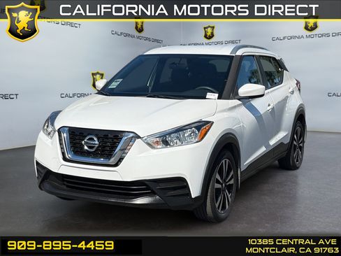 Used 2018 Nissan Kicks SV image 1