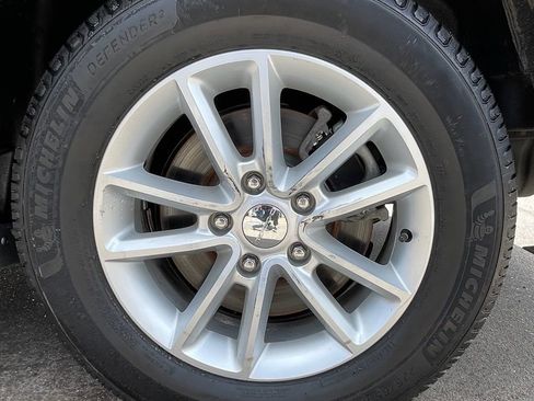 Used 2019 Dodge Grand Caravan SXT FWD image 12