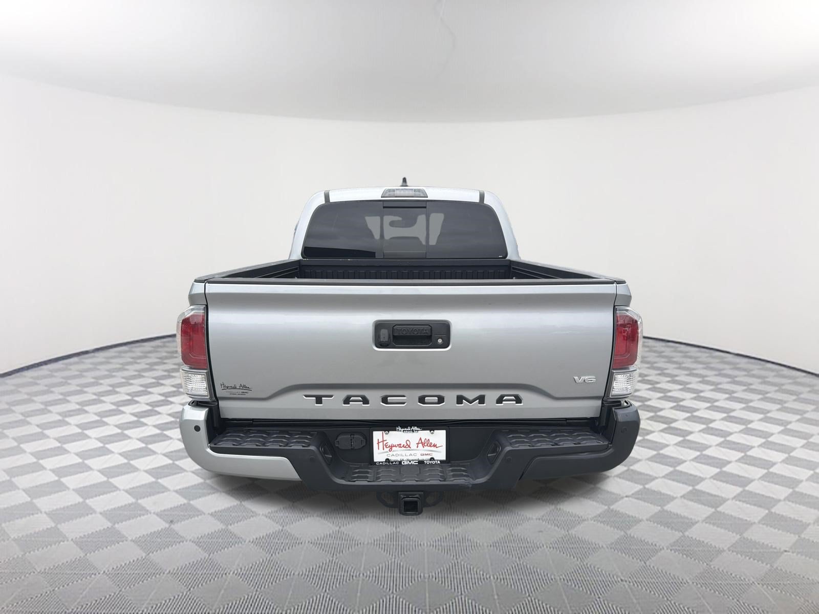 Used 2022 Toyota Tacoma TRD Sport w/ TRD Premium Sport Package AWD/4WD image 7