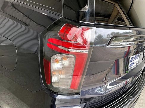 Used 2022 Chevrolet Suburban RST w/ Luxury Package image 29