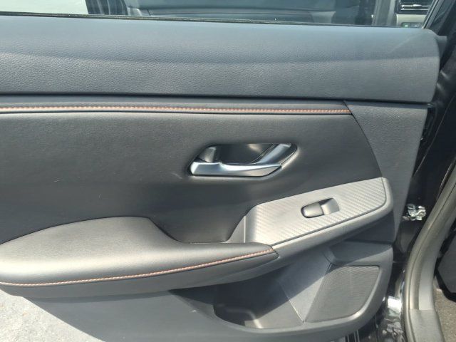 Used 2025 Nissan Sentra SR w/ Midnight Edition FWD image 6