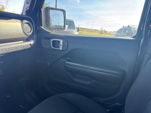 Used 2018 Jeep Wrangler Unlimited Sport AWD/4WD image 32