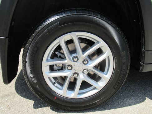 New 2026 Jeep Grand Cherokee Laredo w/ MOPAR Finishing Package RWD image 8