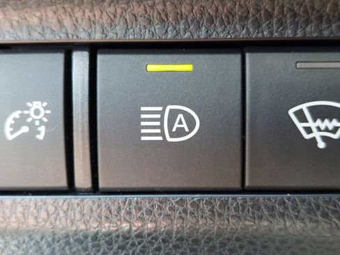Used 2019 Toyota RAV4 Limited AWD/4WD image 36