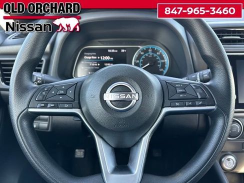 Used 2025 Nissan Leaf S image 22