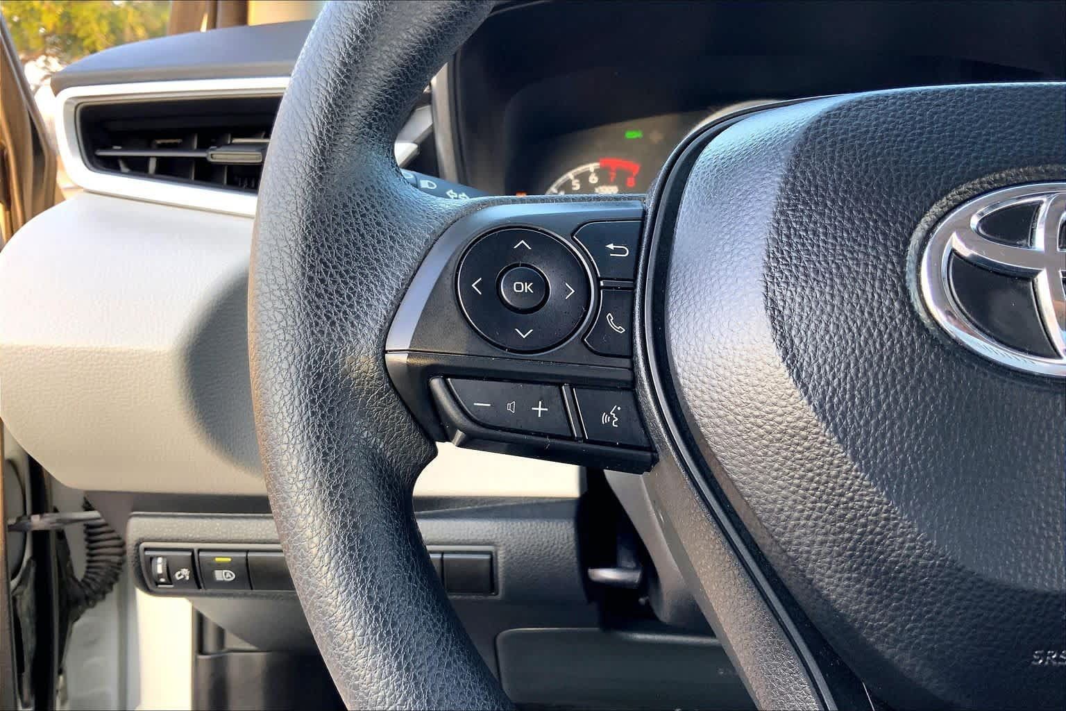 Used 2020 Toyota Corolla LE w/ LE Premium Package FWD image 17