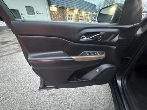 Used 2017 GMC Acadia SLE image 25