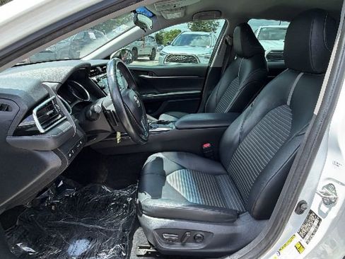 Certified 2018 Toyota Camry SE FWD image 16