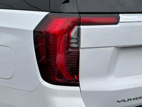 Used 2025 GMC Yukon XL Elevation w/ Technology Package AWD/4WD image 10