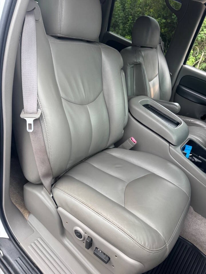 Used 2003 Chevrolet Suburban Z71 AWD/4WD image 12