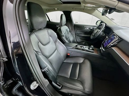 Used 2024 Volvo S60 B5 Plus image 31