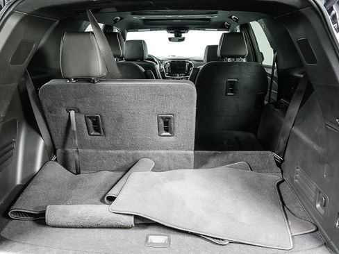 Used 2023 Chevrolet Traverse Premier image 34
