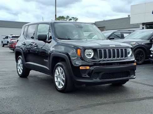 Used 2023 Jeep Renegade Latitude AWD/4WD image 3