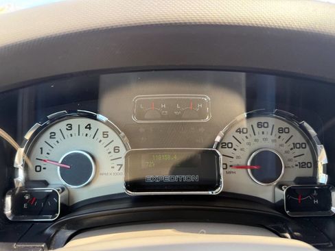 Used 2011 Ford Expedition XLT image 30