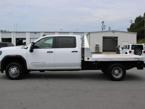 Used 2025 GMC Sierra 3500 Pro w/ Convenience Package AWD/4WD image 4