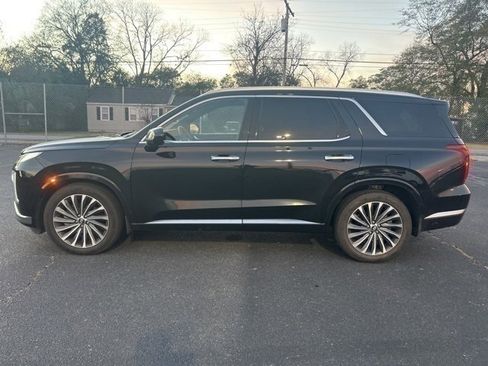 Used 2024 Hyundai Palisade Calligraphy image 2