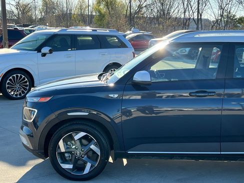 Used 2025 Hyundai Venue Limited image 7