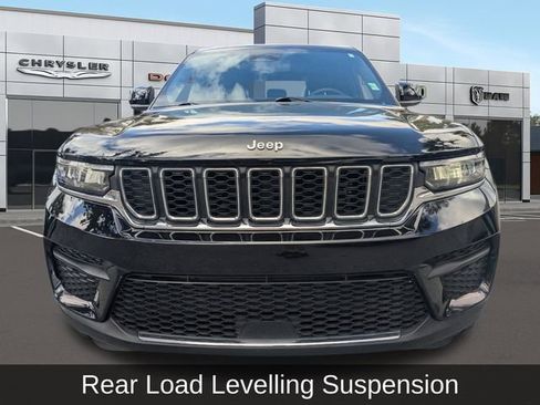 Used 2024 Jeep Grand Cherokee Laredo w/ Luxury Tech Group I image 10