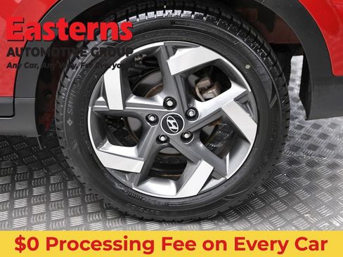 Used 2023 Hyundai Venue Limited FWD image 8