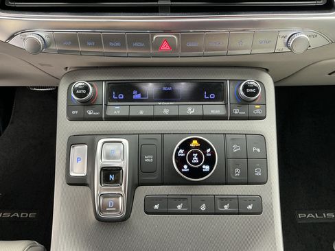 Used 2021 Hyundai Palisade Limited image 11