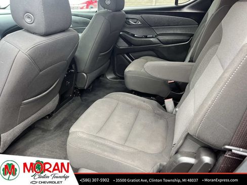 Used 2023 Chevrolet Traverse LT FWD image 14