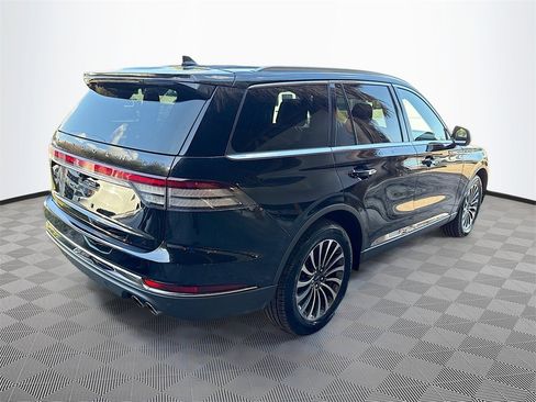 Used 2023 Lincoln Aviator Reserve image 6