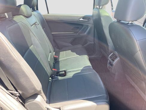 Used 2020 Volkswagen Tiguan SE FWD image 28