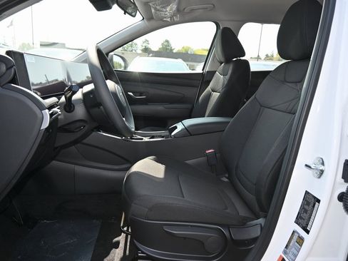 Used 2025 Hyundai Tucson SE image 11