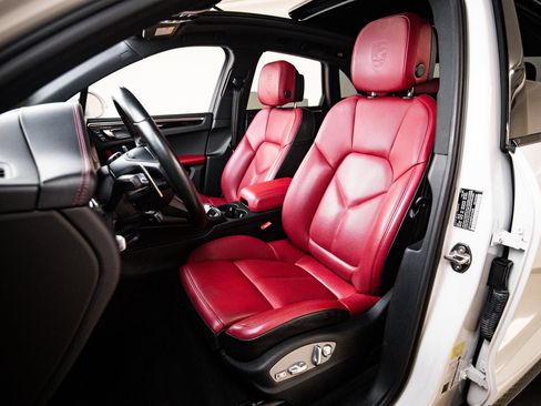 Certified 2023 Porsche Macan AWD/4WD image 5
